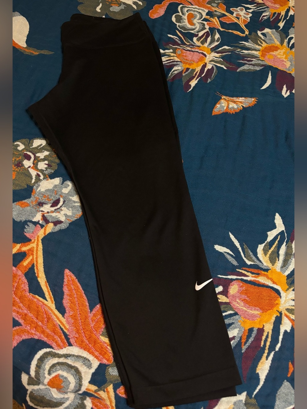 Nike Black Women's Capri Leggings with White Swoosh